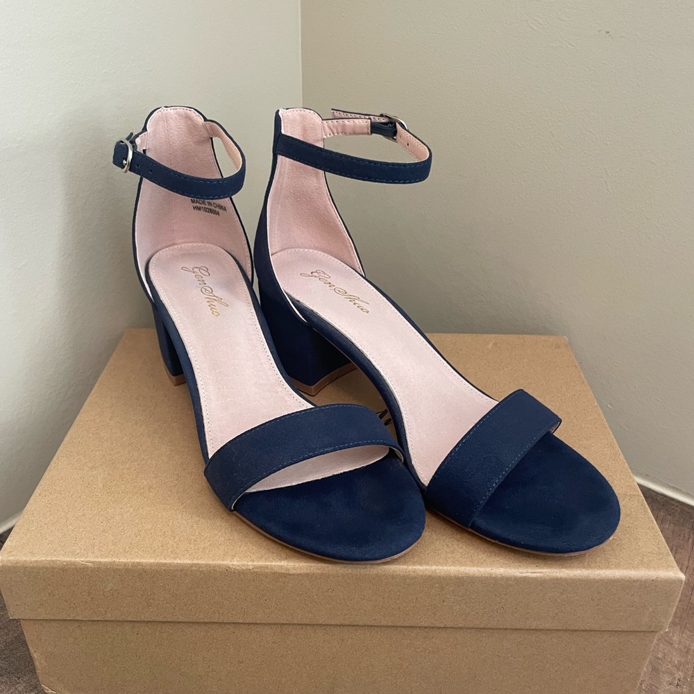 Navy Blue Size 6 Suede Shoes. 2 Inch Heels
